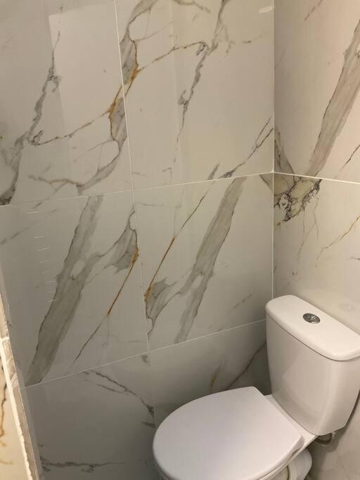 Apartment Studi5 Cozy Urban With Modern Amenities In Prime Location *