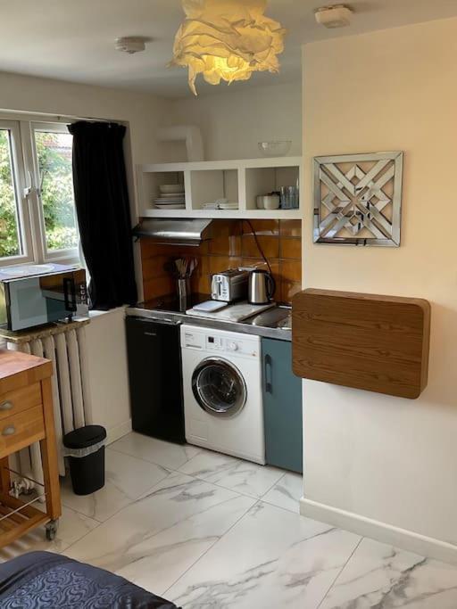 Apartment Studio4 Stylish Modern With Luxe Amenities Near Olympia
