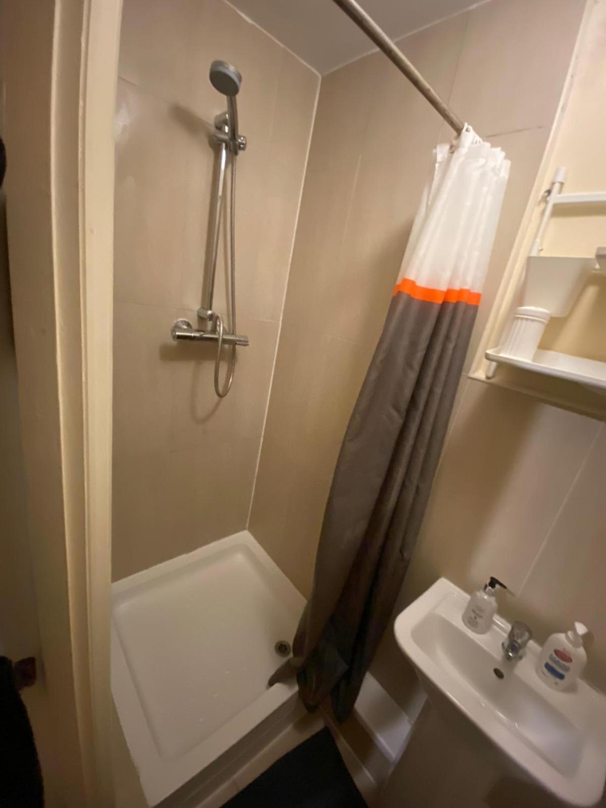 Beautiful Studio Flat Close To Central Apartment London