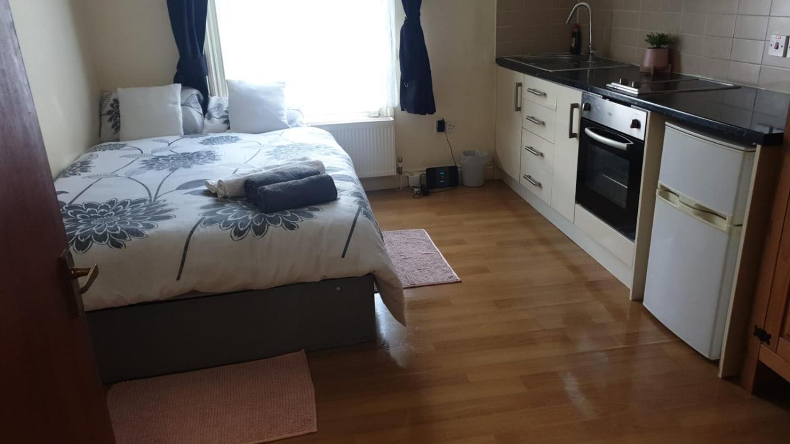 Beautiful Studio Flat Close To Central Apartment