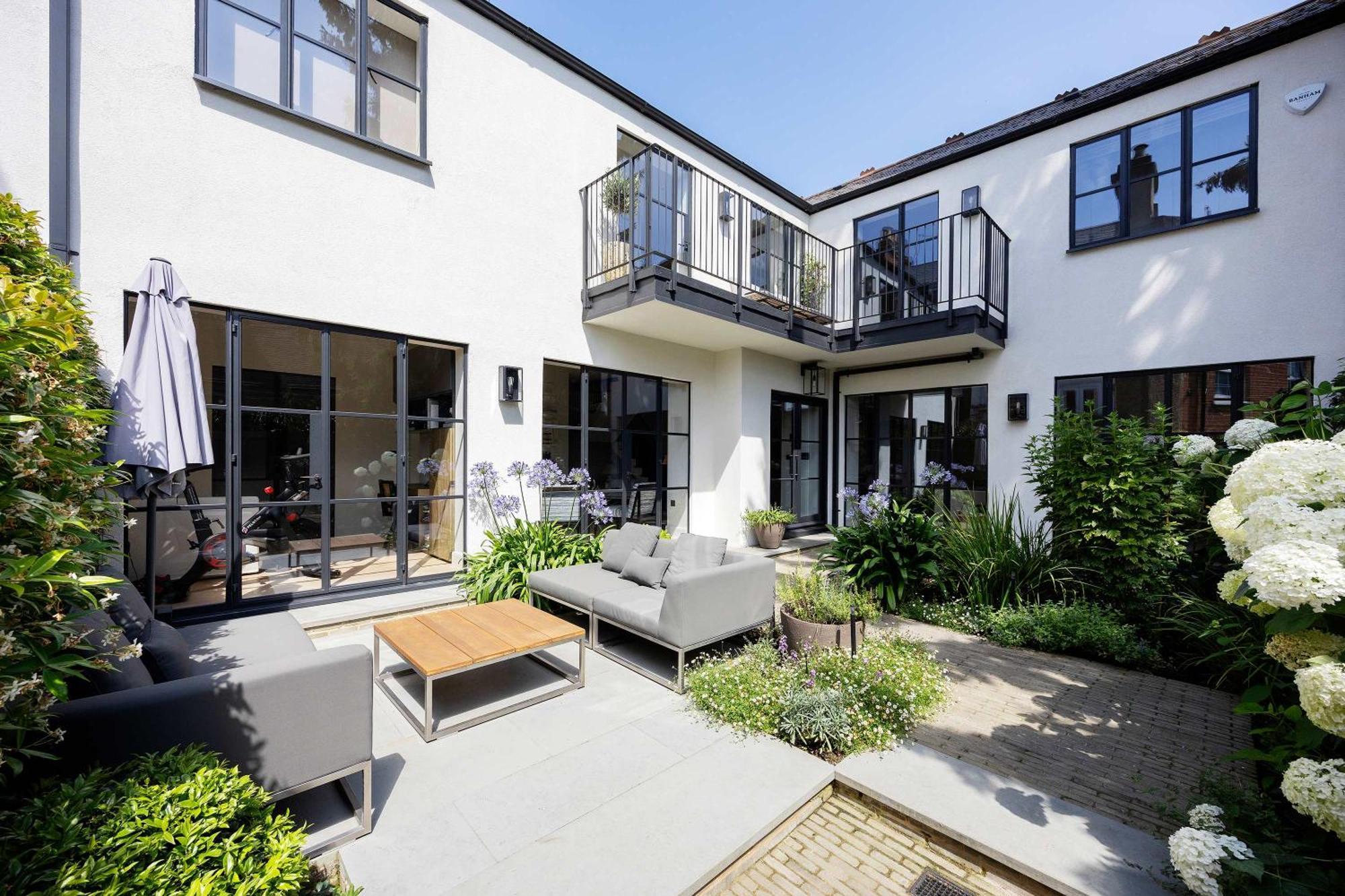 Veeve - Courtyard Oasis London