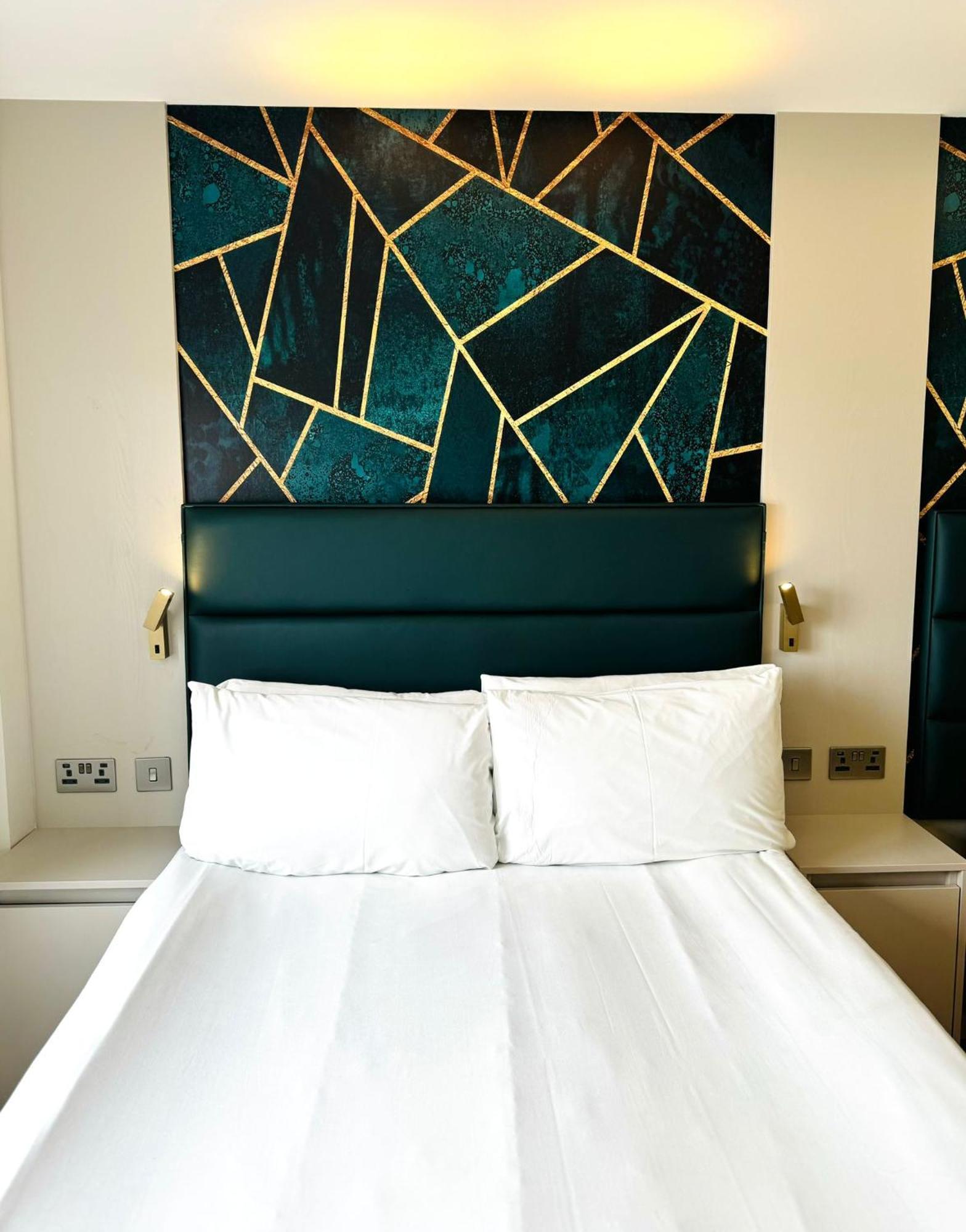 Victoria * London