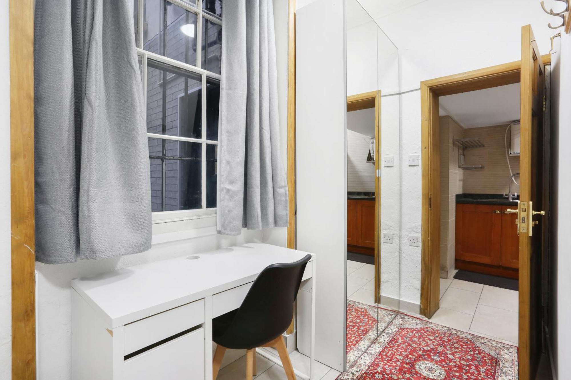Spacious 2 Bedroom Flat Near Hyde Park By Beiroom *