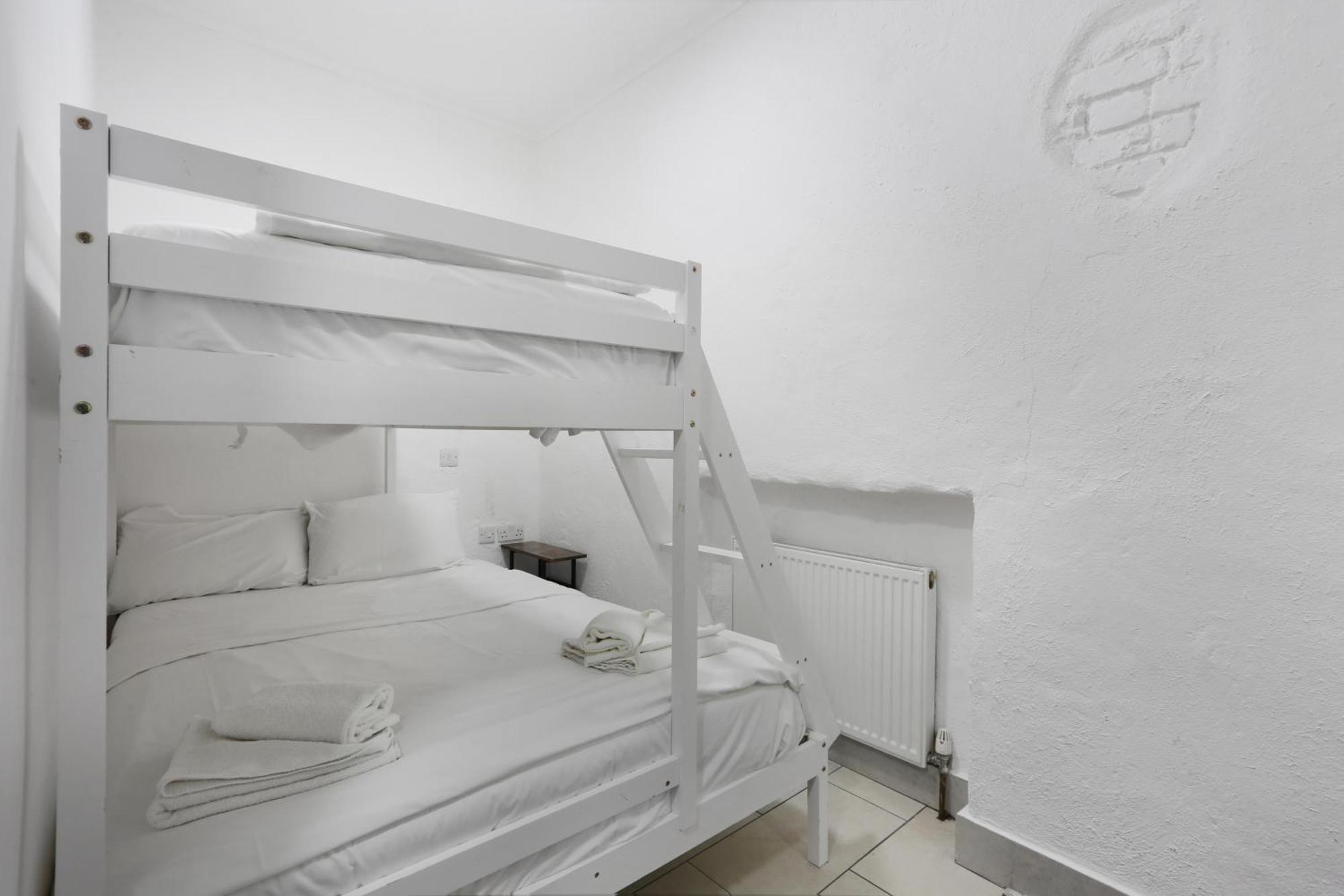 Spacious 2 Bedroom Flat Near Hyde Park By Beiroom Apartment *