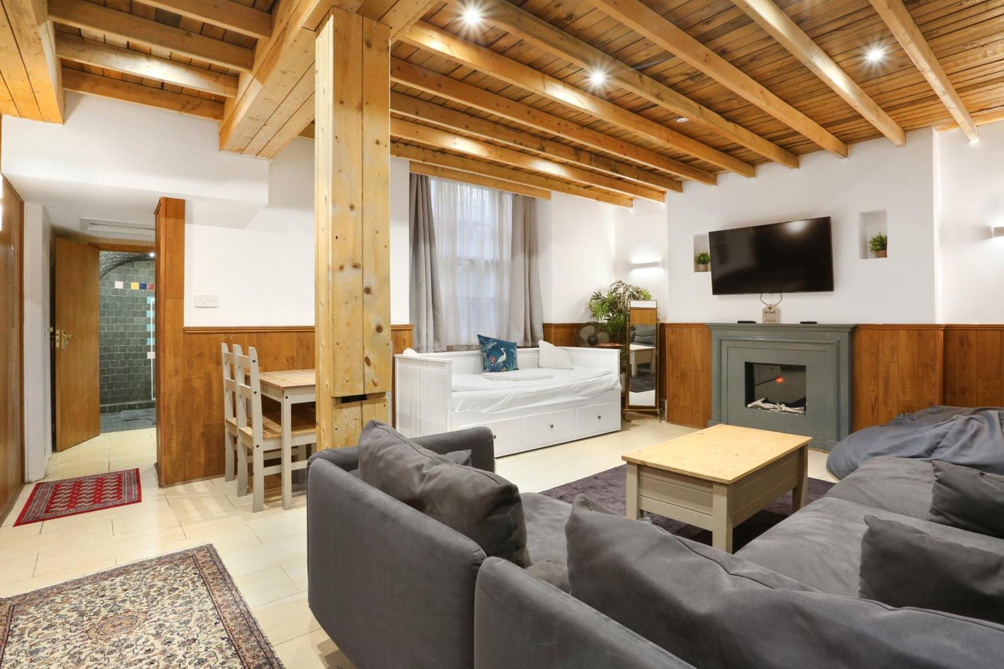Spacious 2 Bedroom Flat Near Hyde Park By Beiroom Apartment London