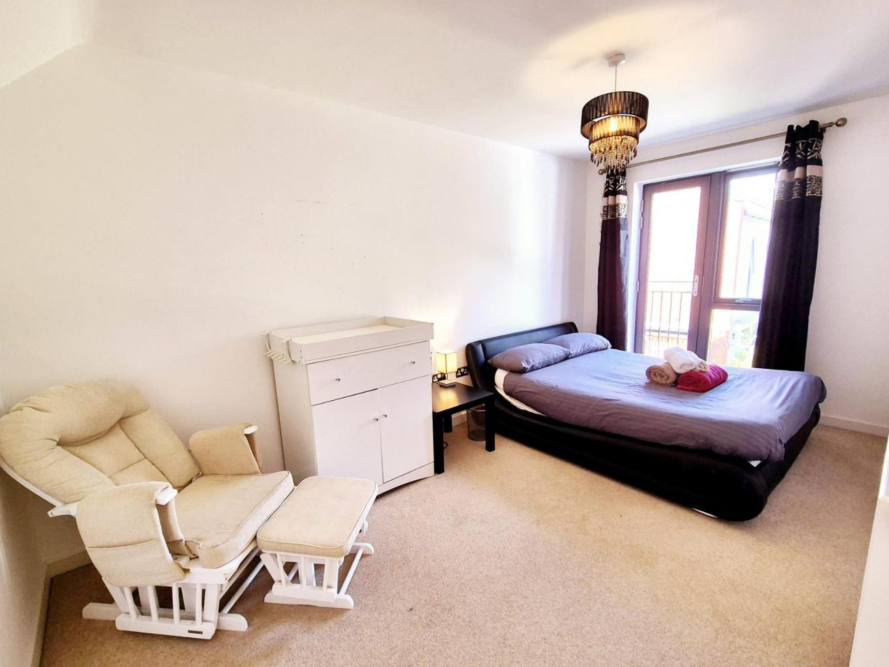 Explore London: 2 Bedroom House In Wood * Londen