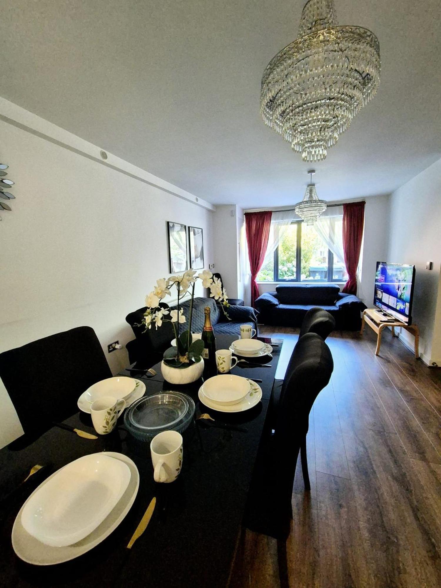Explore London: 2 Bedroom House In Wood Vakantiehuis