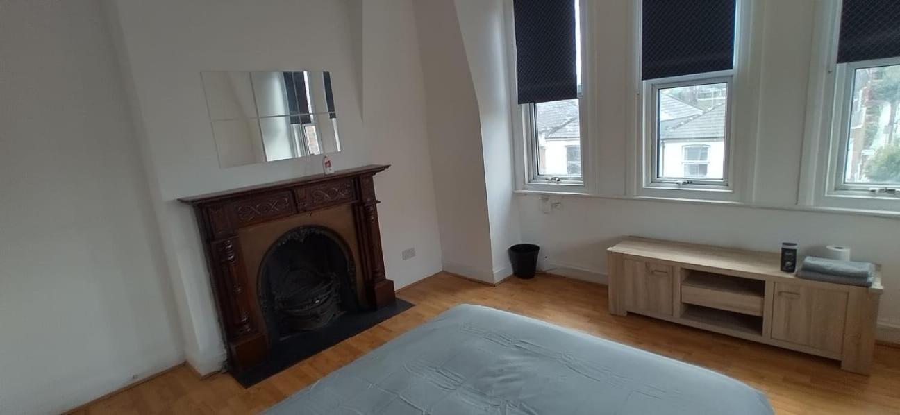 Homestay Massive Double In Manor House Zone 2 London