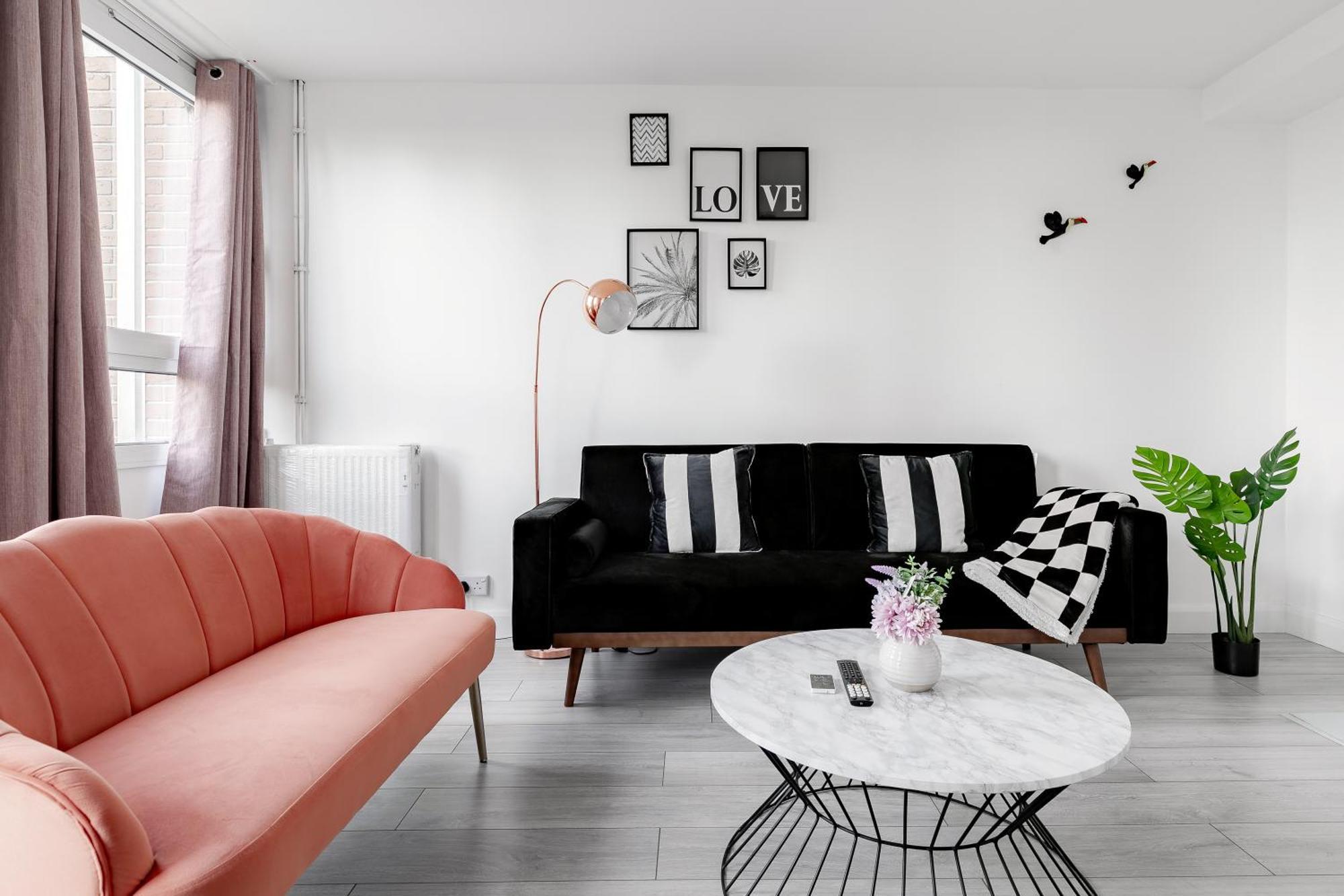 3br Off A13 , Sleeps 6, 2mins To Langdon Dlr,free Parking London