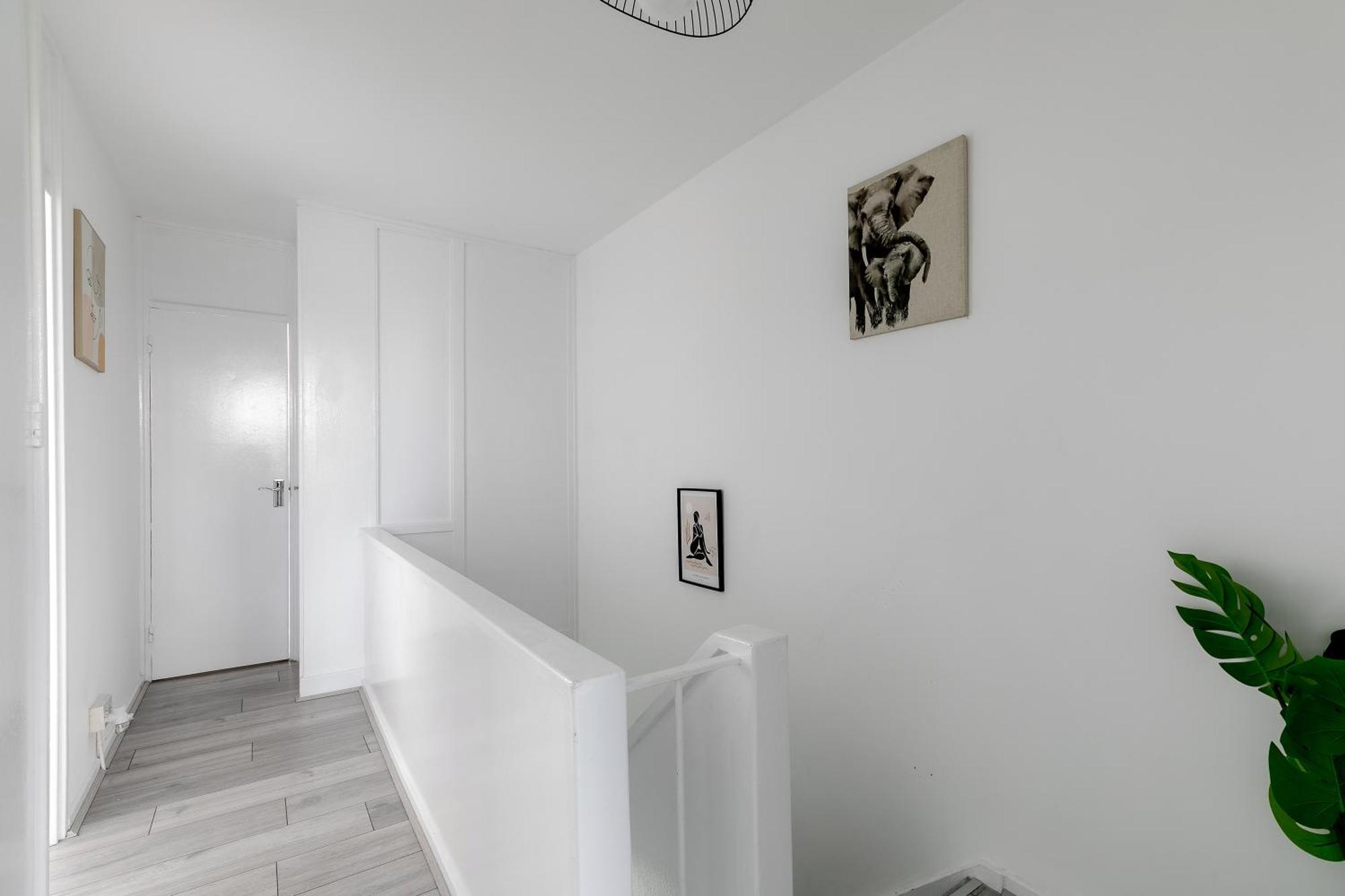 3br Off A13 , Sleeps 6, 2mins To Langdon Dlr,free Parking *