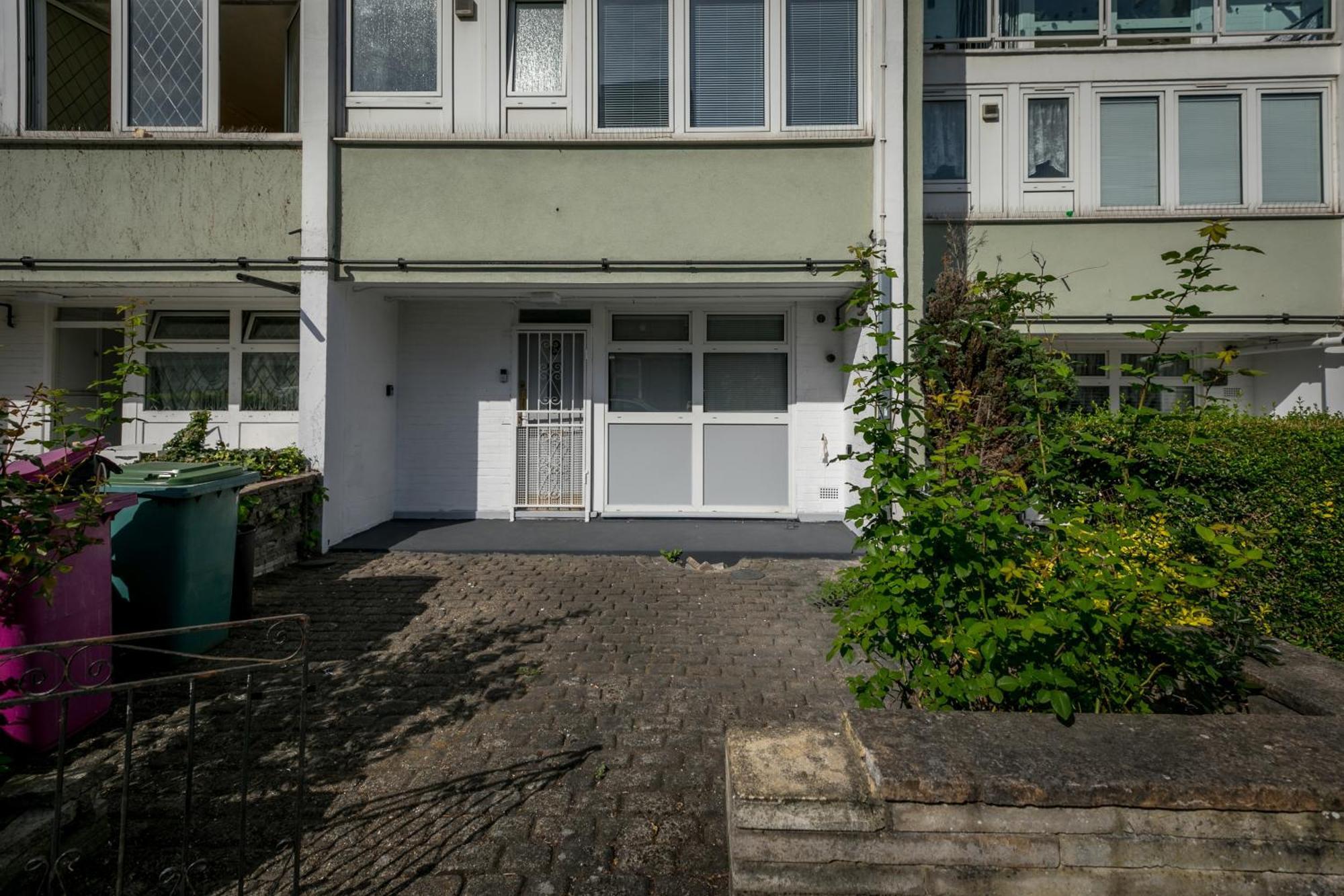 3br Off A13 , Sleeps 6, 2mins To Langdon Dlr,free Parking London