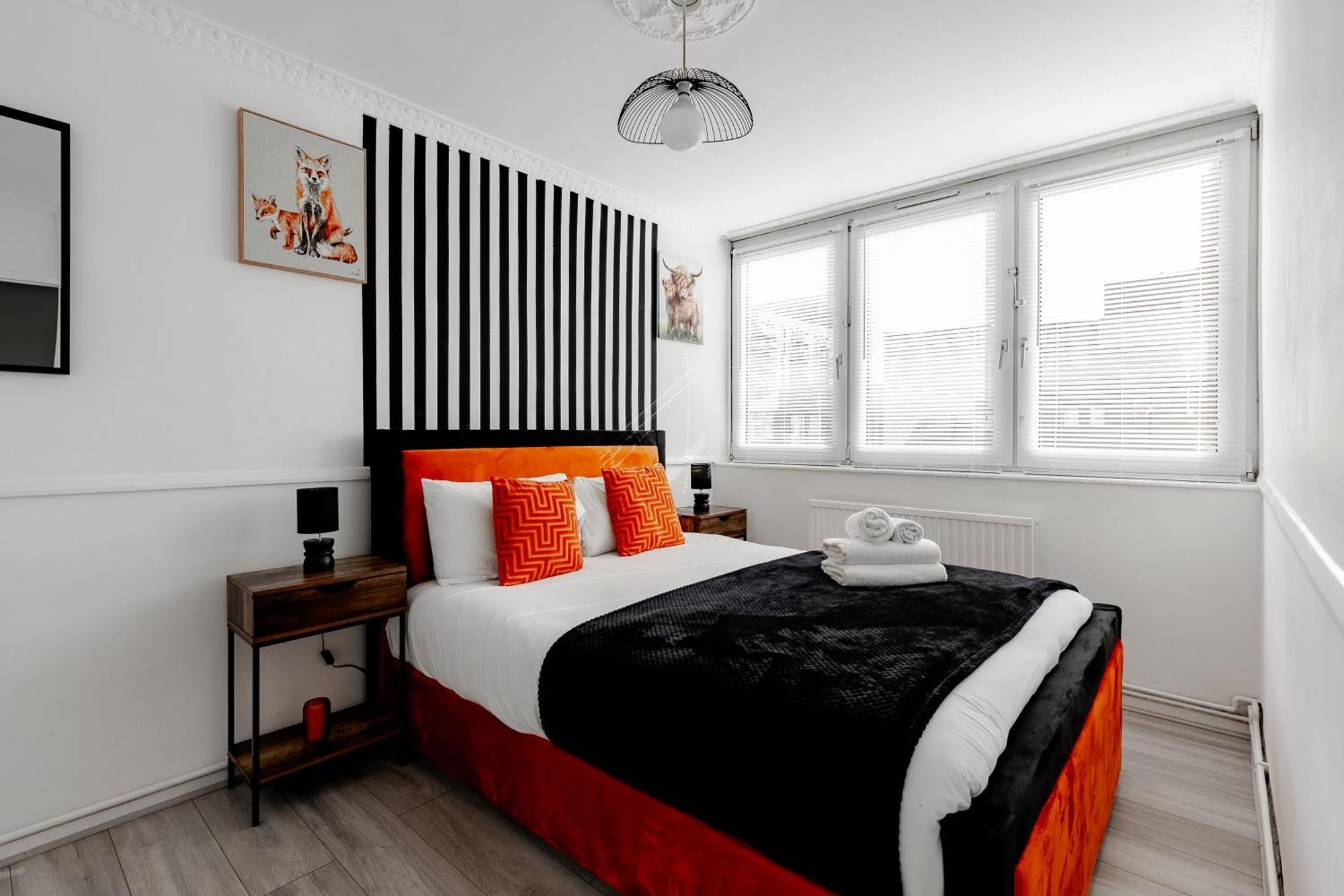 Apartment 3br Off A13 , Sleeps 6, 2mins To Langdon Dlr,free Parking London