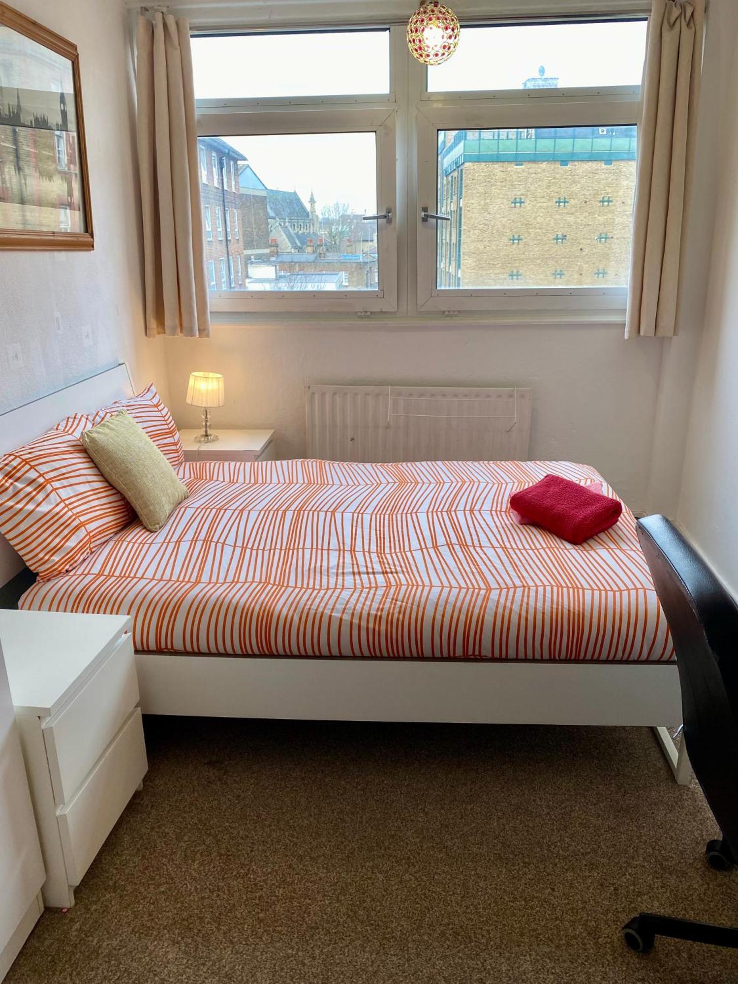 Cosy 3 Bed Apt, Old Truman Brewery! Brick Lane, London, E1 * Londen
