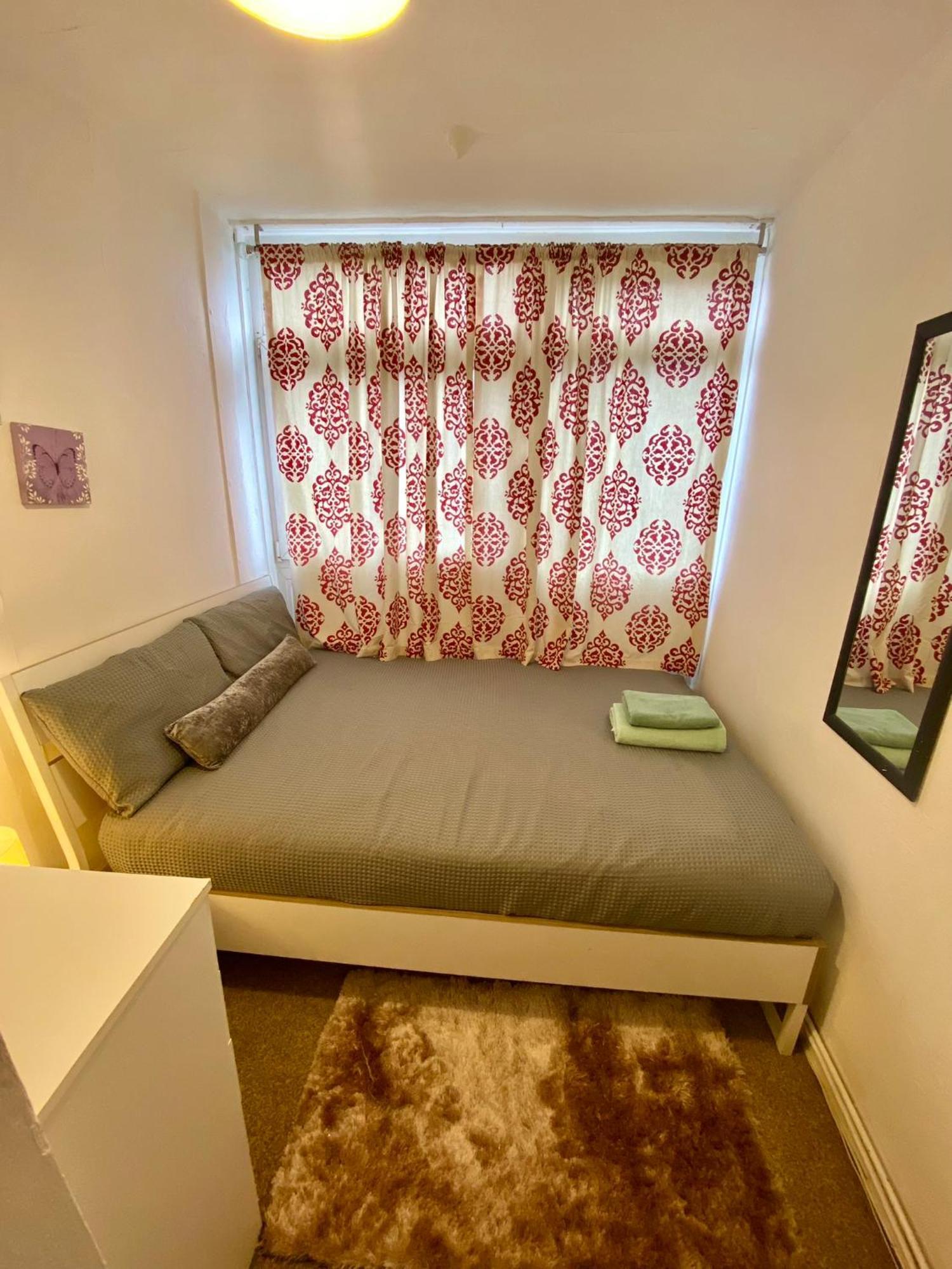 Cosy 3 Bed Apt, Old Truman Brewery! Brick Lane, London, E1 * Londen