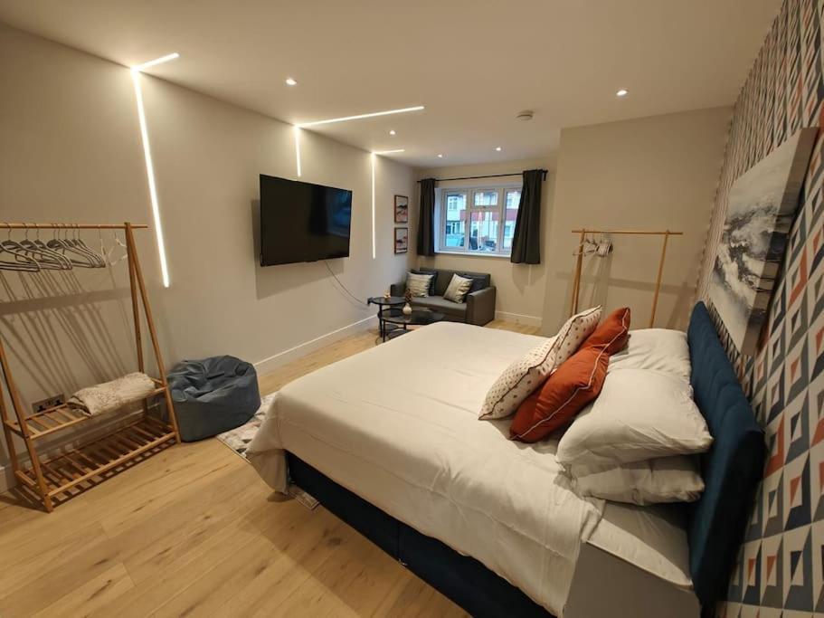 Luxury 1-bed Flat In Acton