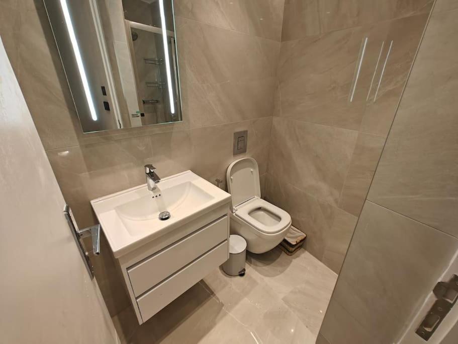 Luxury 1-bed Flat In Acton London