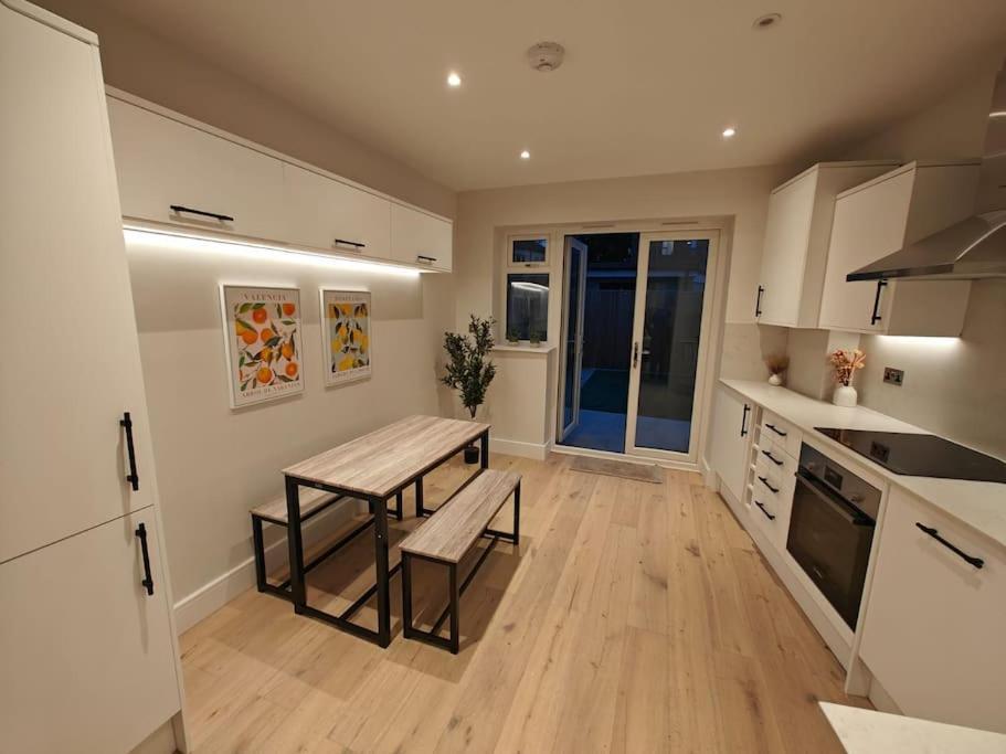 Luxury 1-bed Flat In Acton Apartment London