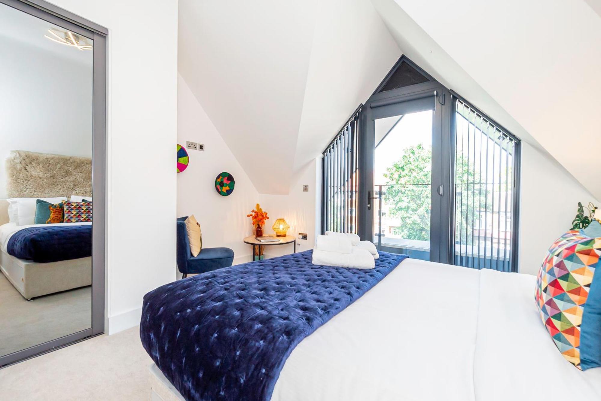 Superb Floor 1-bedroom Flat With Charming Two Balconies Apartment