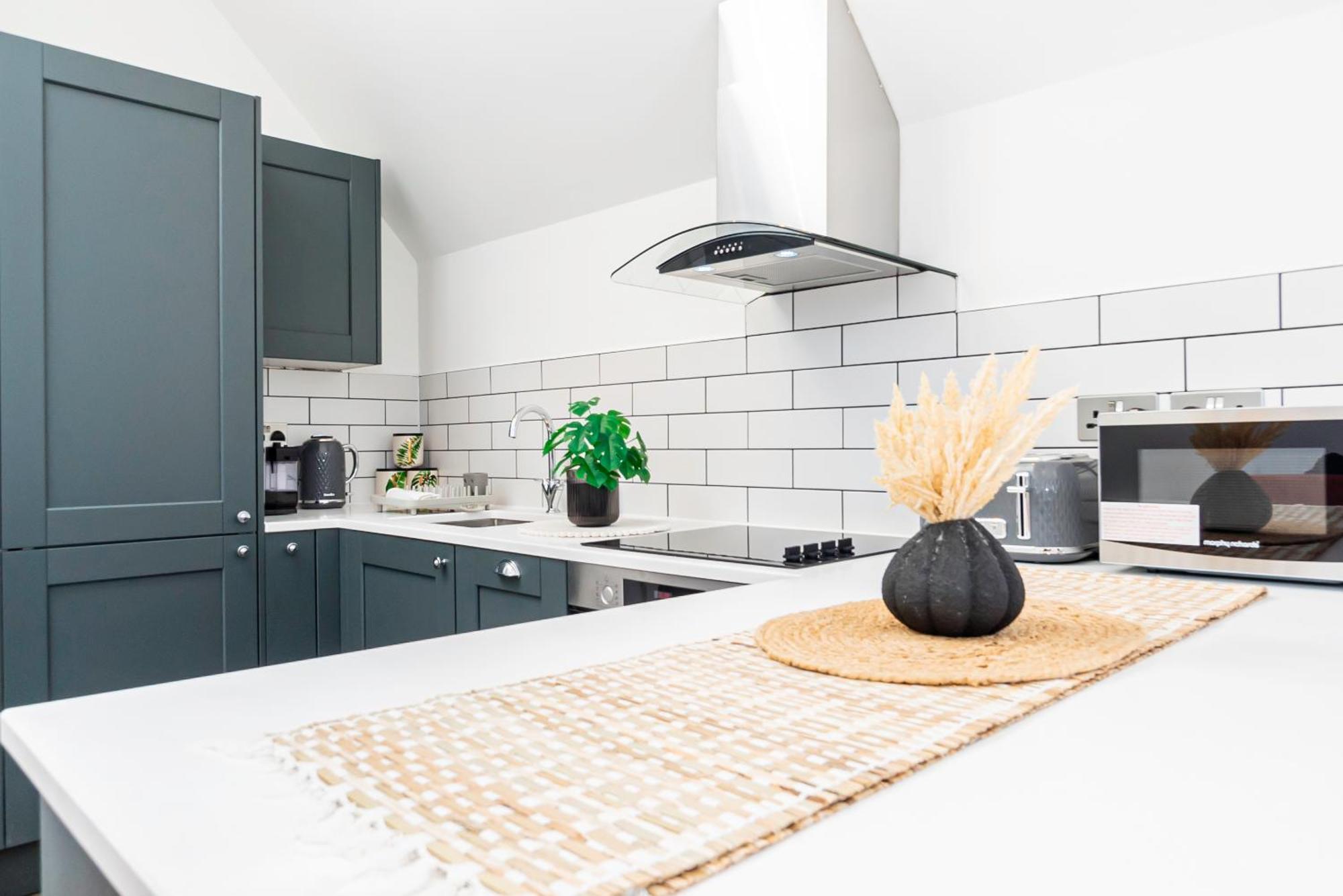 Superb Floor 1-bedroom Flat With Charming Two Balconies * London