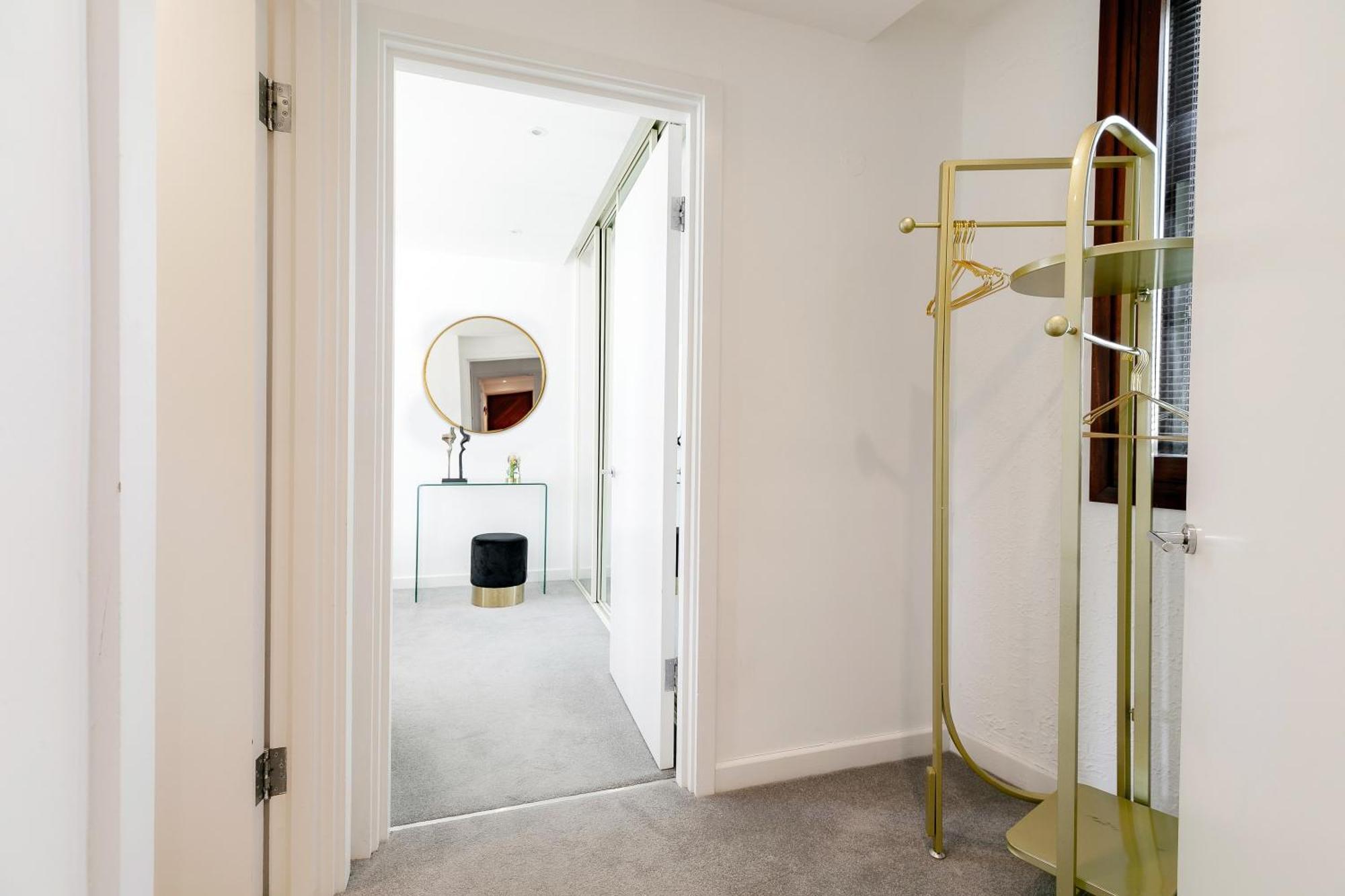 Divine Views From A Breathtaking Luxxe Penthouse For A Gracious Life Style Apartment