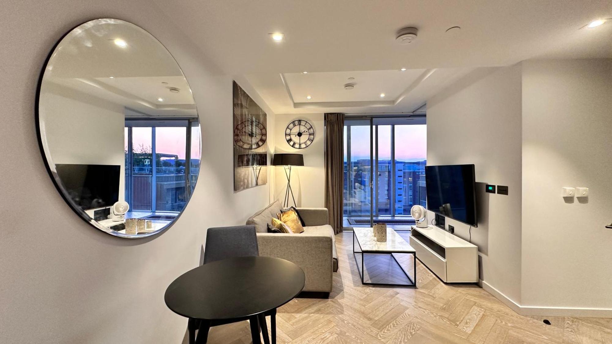 Battersea Power Station - Winter Garden Balcony & 1gb Wifi - Luxurylondonstays * London