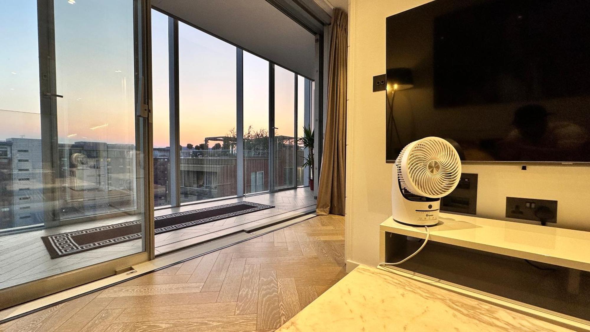Battersea Power Station - Winter Garden Balcony & 1gb Wifi - Luxurylondonstays Apartment *