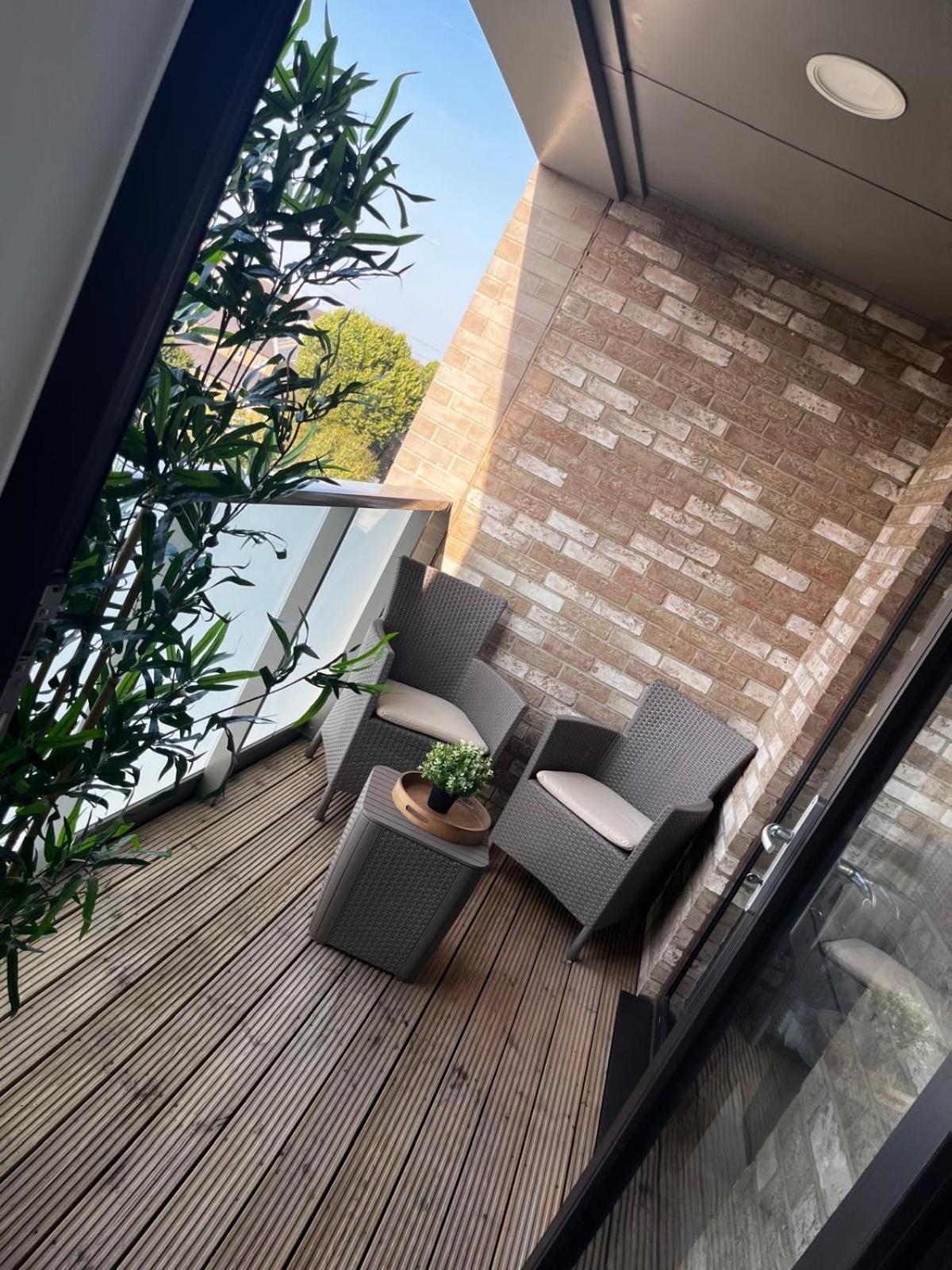 Modern Flat Canary Wharf, Close To Apartment *