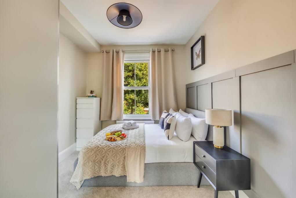 Beautiful 5 Bedroom 4 Bathroom House In W6 By Yoko - 10 Minute's To - Free Parking, Fast Wifi, Work Desks And Smarttvs With And Netflix * London
