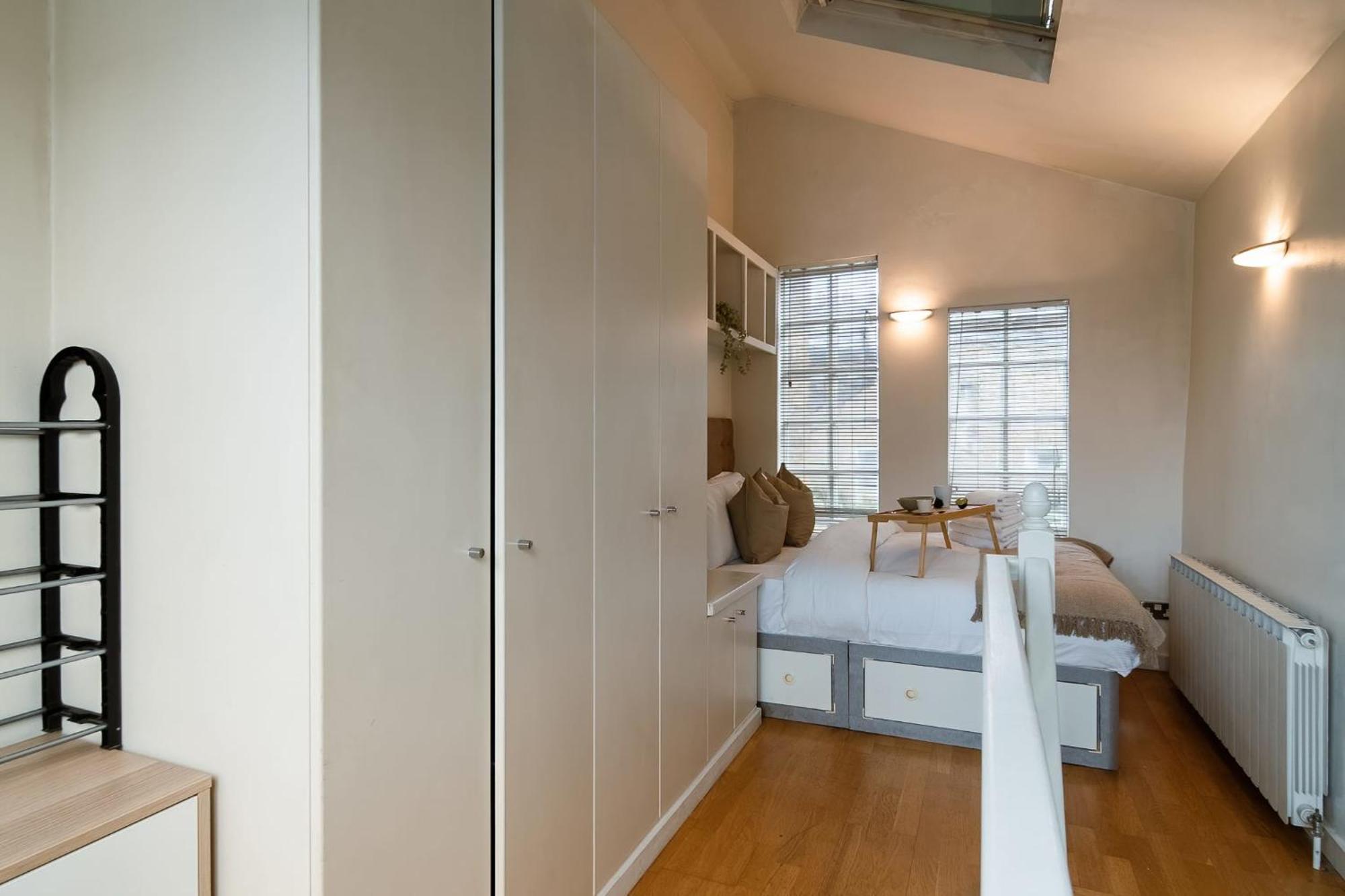 1 Bed Chelsea House With Private Terrace Apartment London