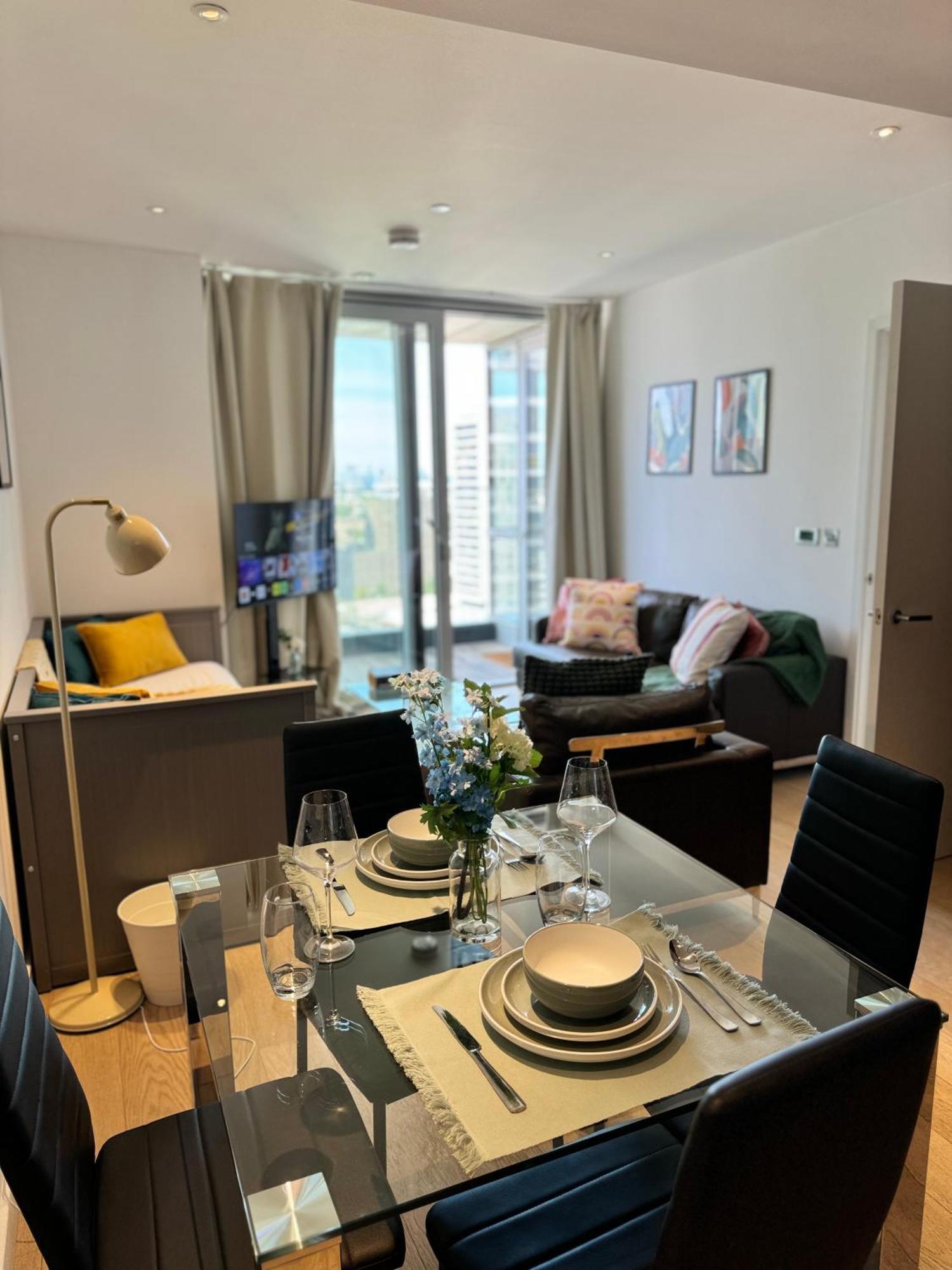 Scenic View 1-bed Near Downtown With Free Wifi * London