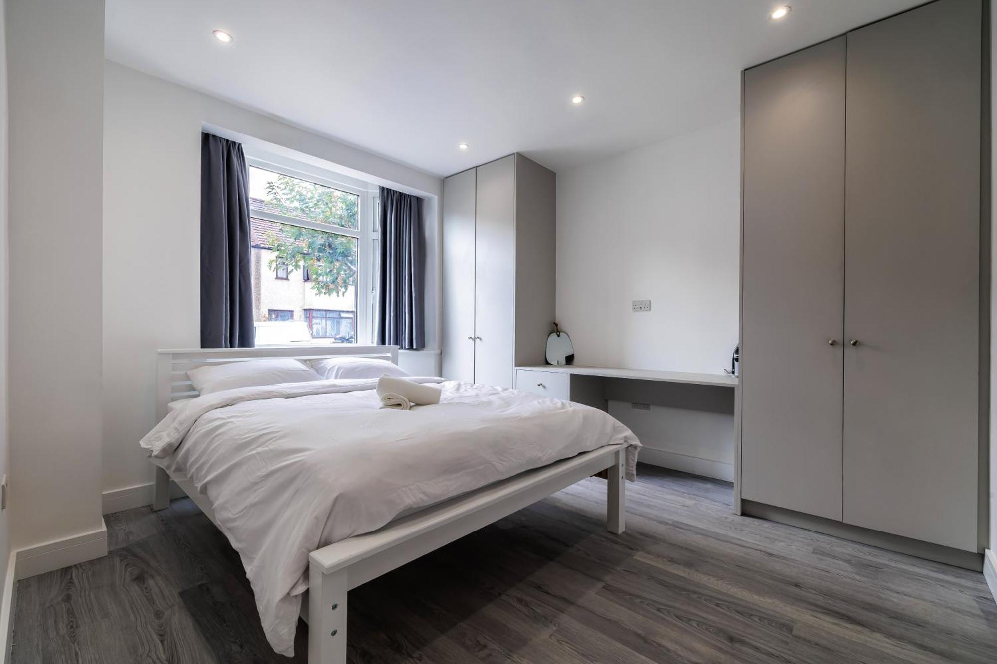 Modern With Driveway Parking For 2 Vehicles, Near Tottenham Hotspur Stadium, White Hart Lane Train Station Holiday home