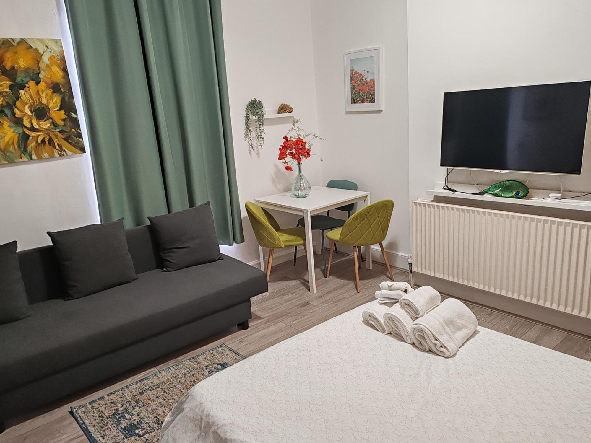 Kilburn High Road Apartment
