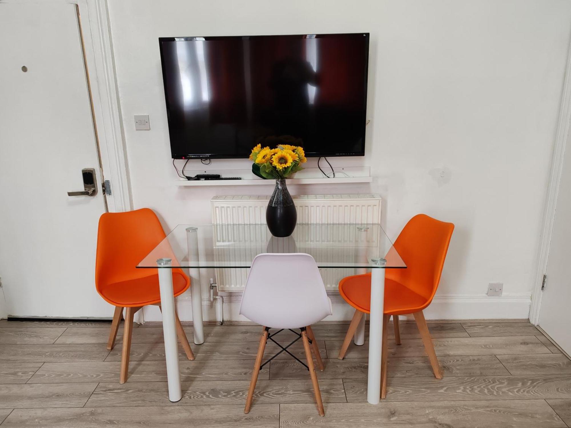 Kilburn High Road Apartment *