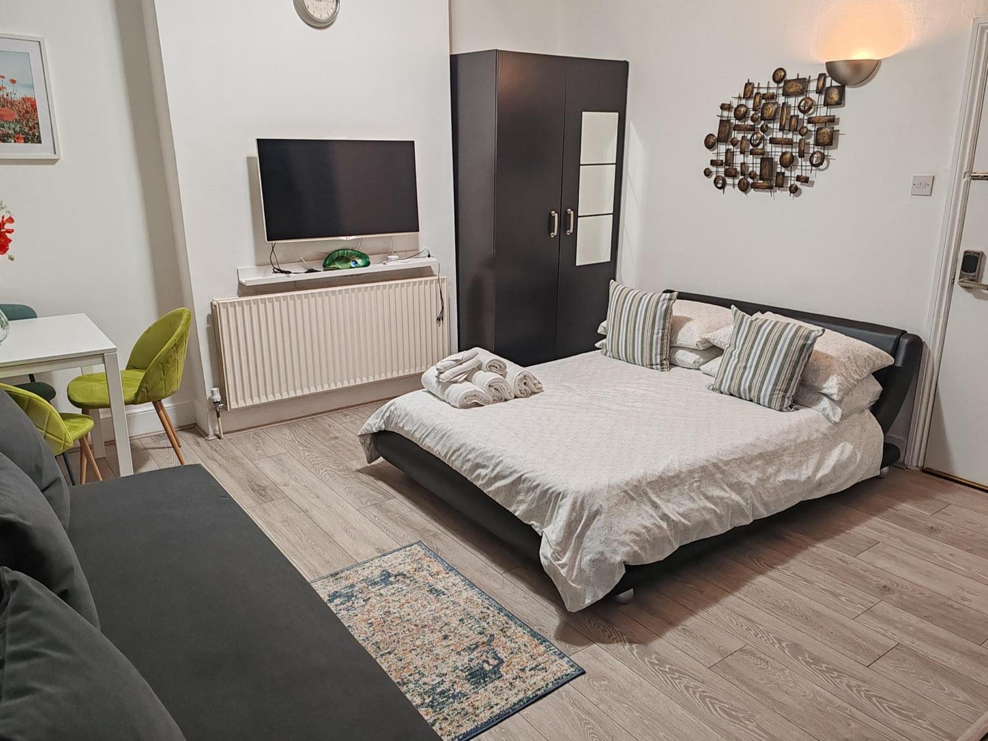 Kilburn High Road Apartment *