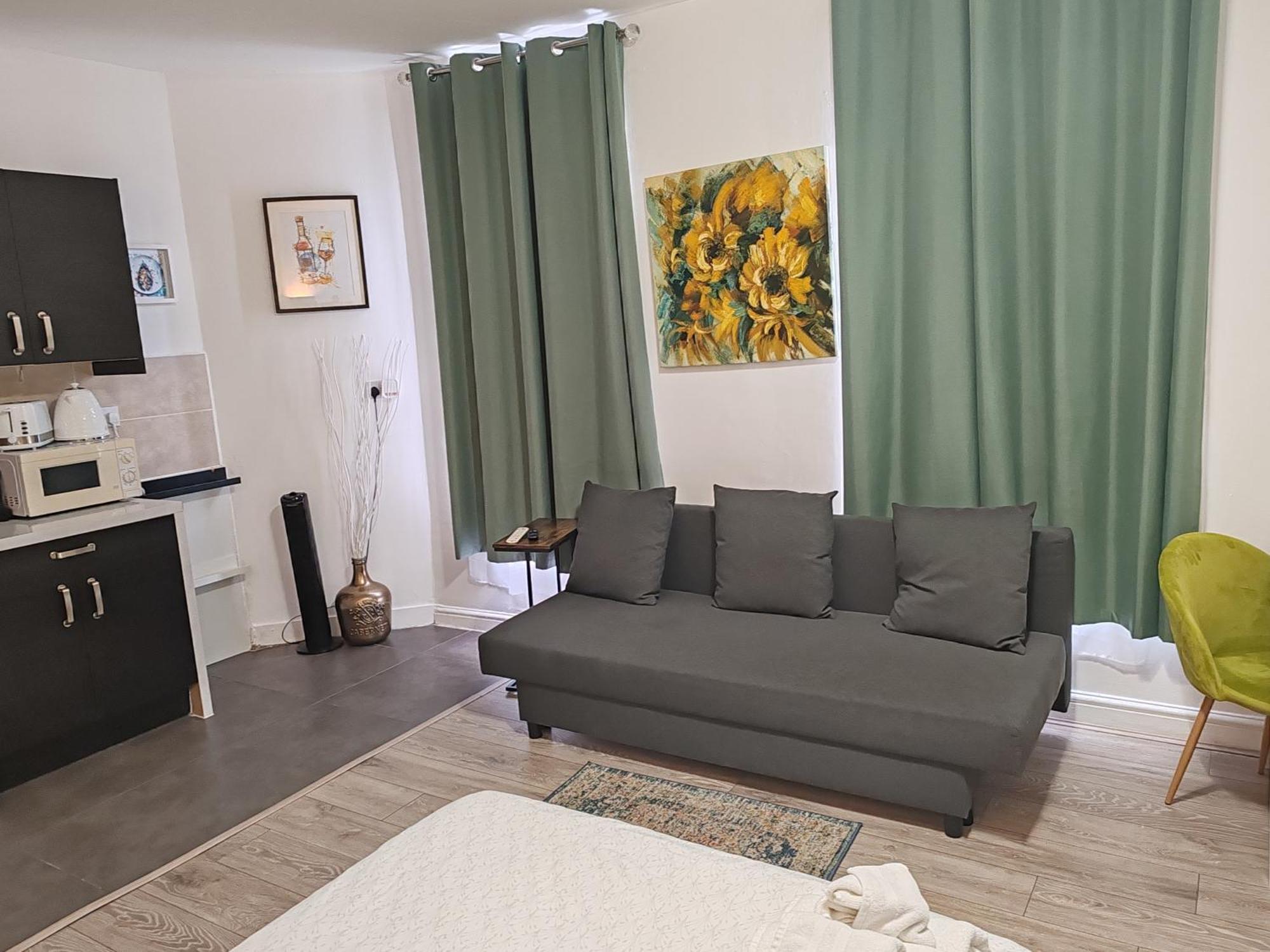 Kilburn High Road Apartment