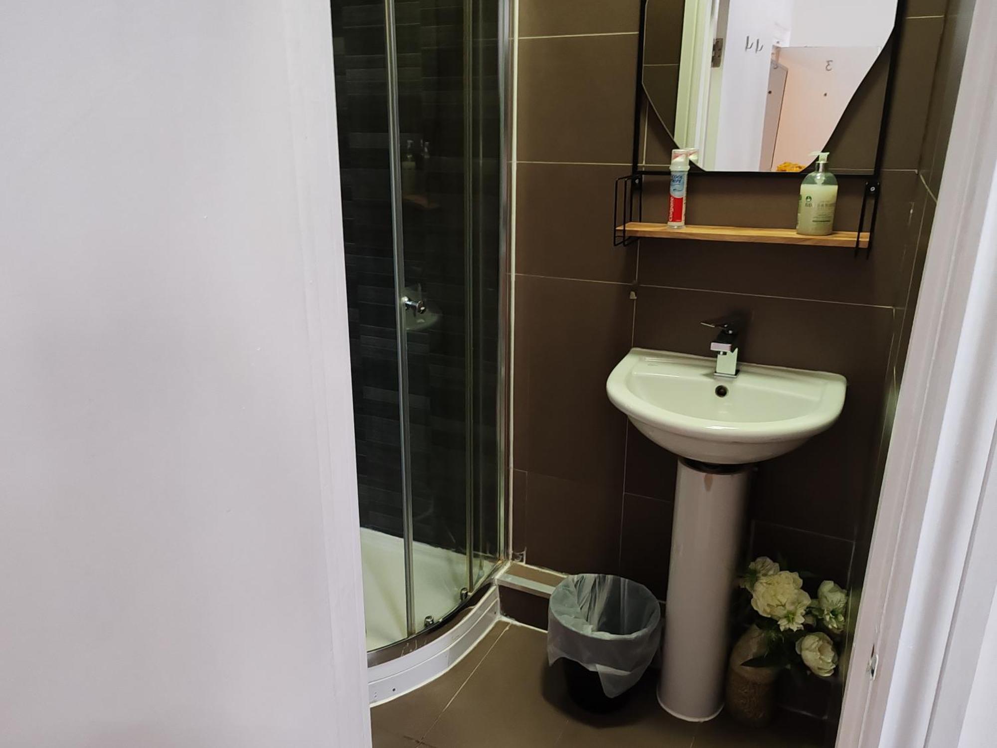Kilburn High Road Apartment *