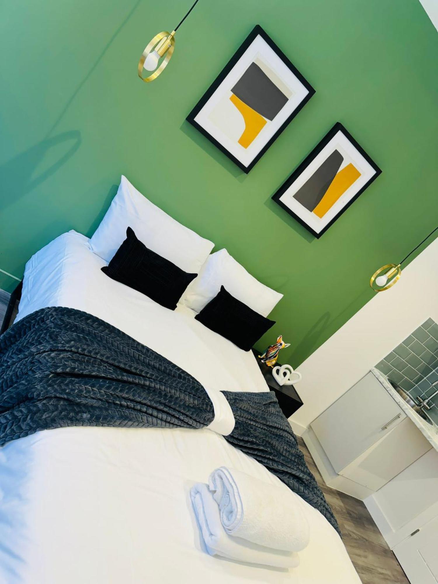 Luxury Flats, Ideal For Tourists Apartment *