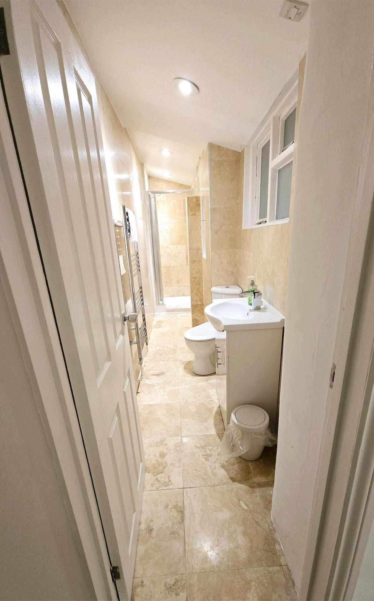 Gorgeous & Modern 2 Bedroom Sleeps Six In Earl's Court London
