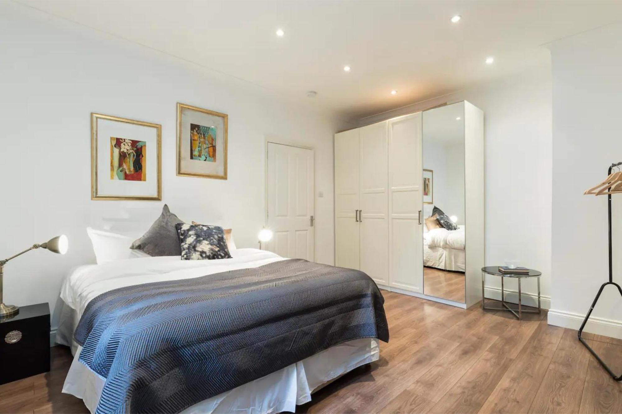 Gorgeous & Modern 2 Bedroom Sleeps Six In Earl's Court * London