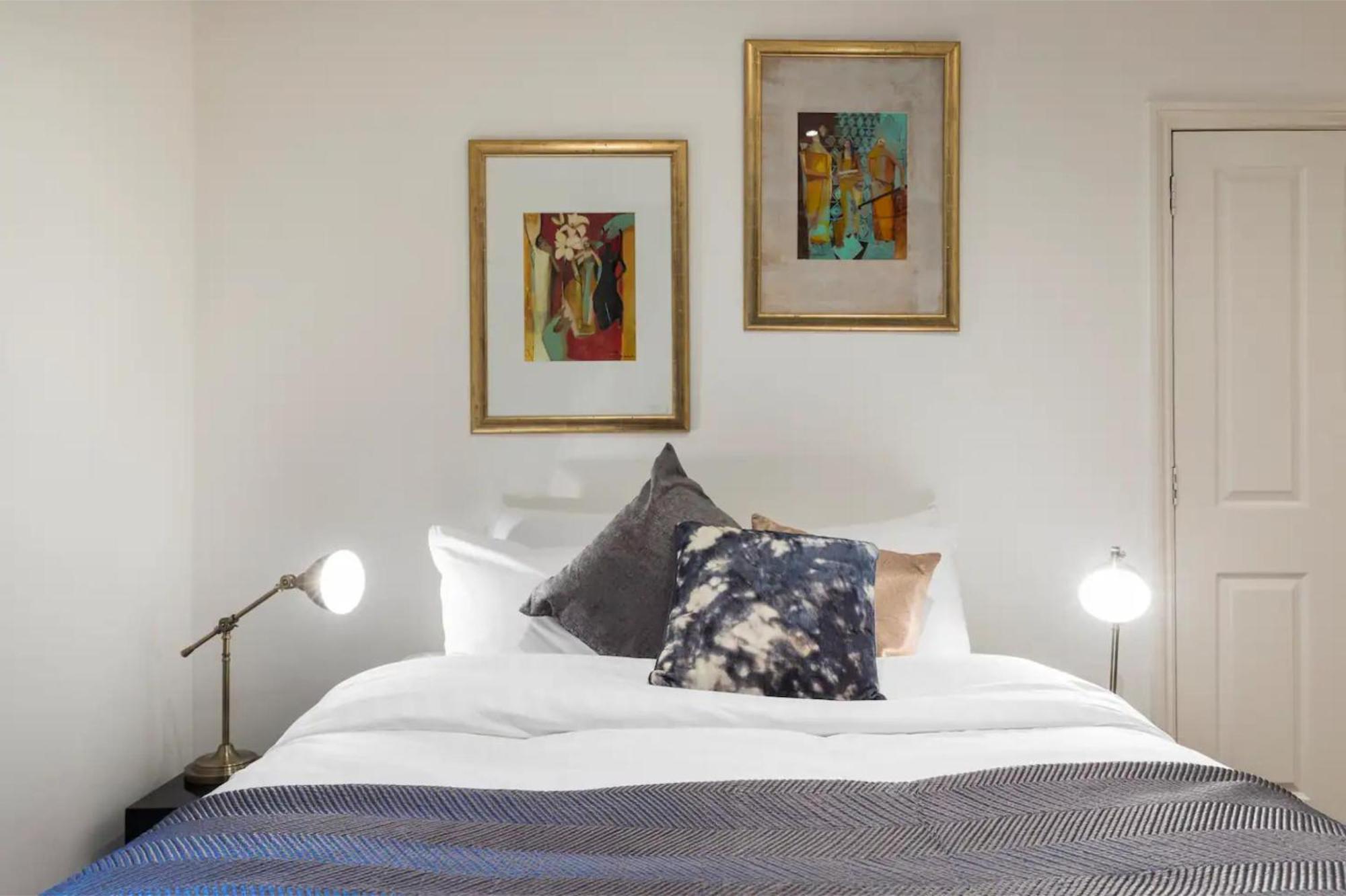 Gorgeous & Modern 2 Bedroom Sleeps Six In Earl's Court Apartment *