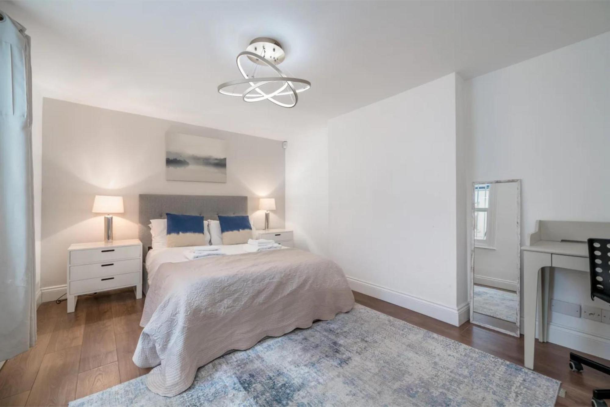 Apartment Gorgeous & Modern 2 Bedroom Sleeps Six In Earl's Court *