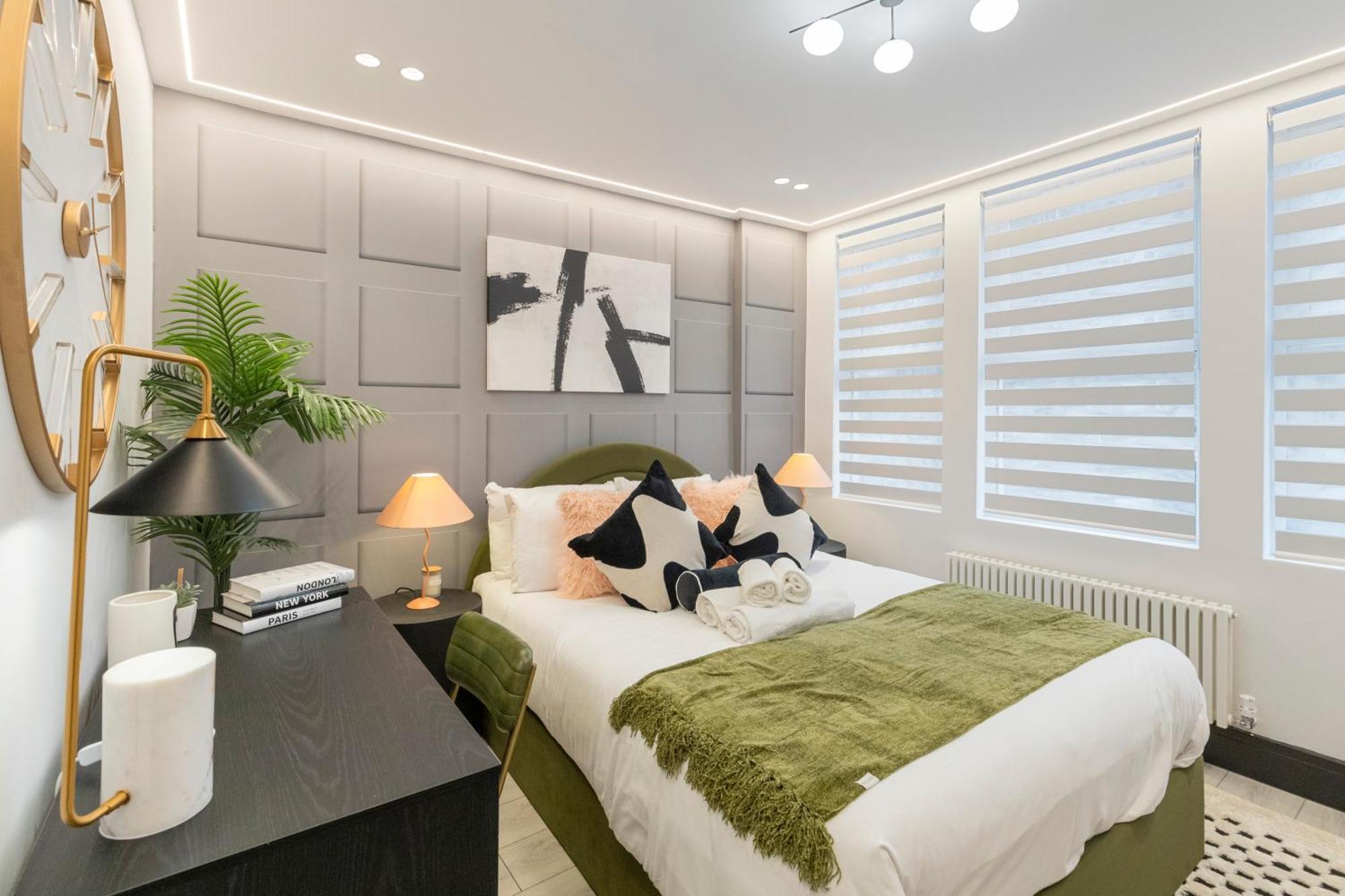 Unwind In Style 2br With Cozy Backyard For Groups Londen