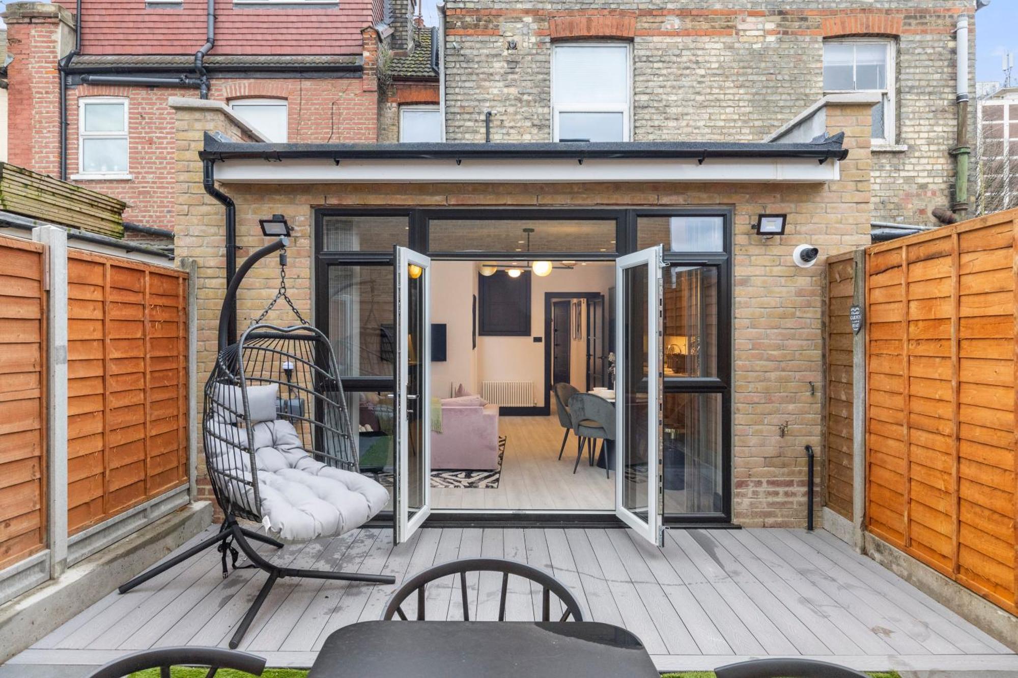 Appartement Unwind In Style 2br With Cozy Backyard For Groups
