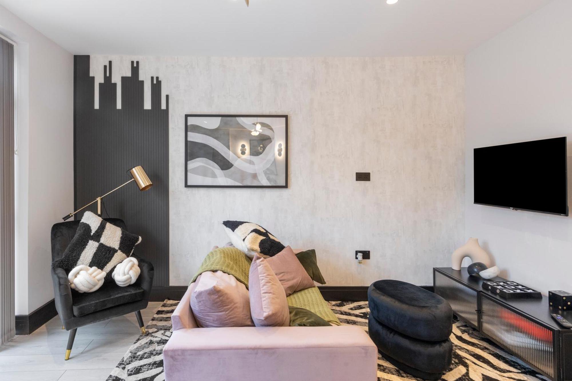 Unwind In Style 2br With Cozy Backyard For Groups Appartement