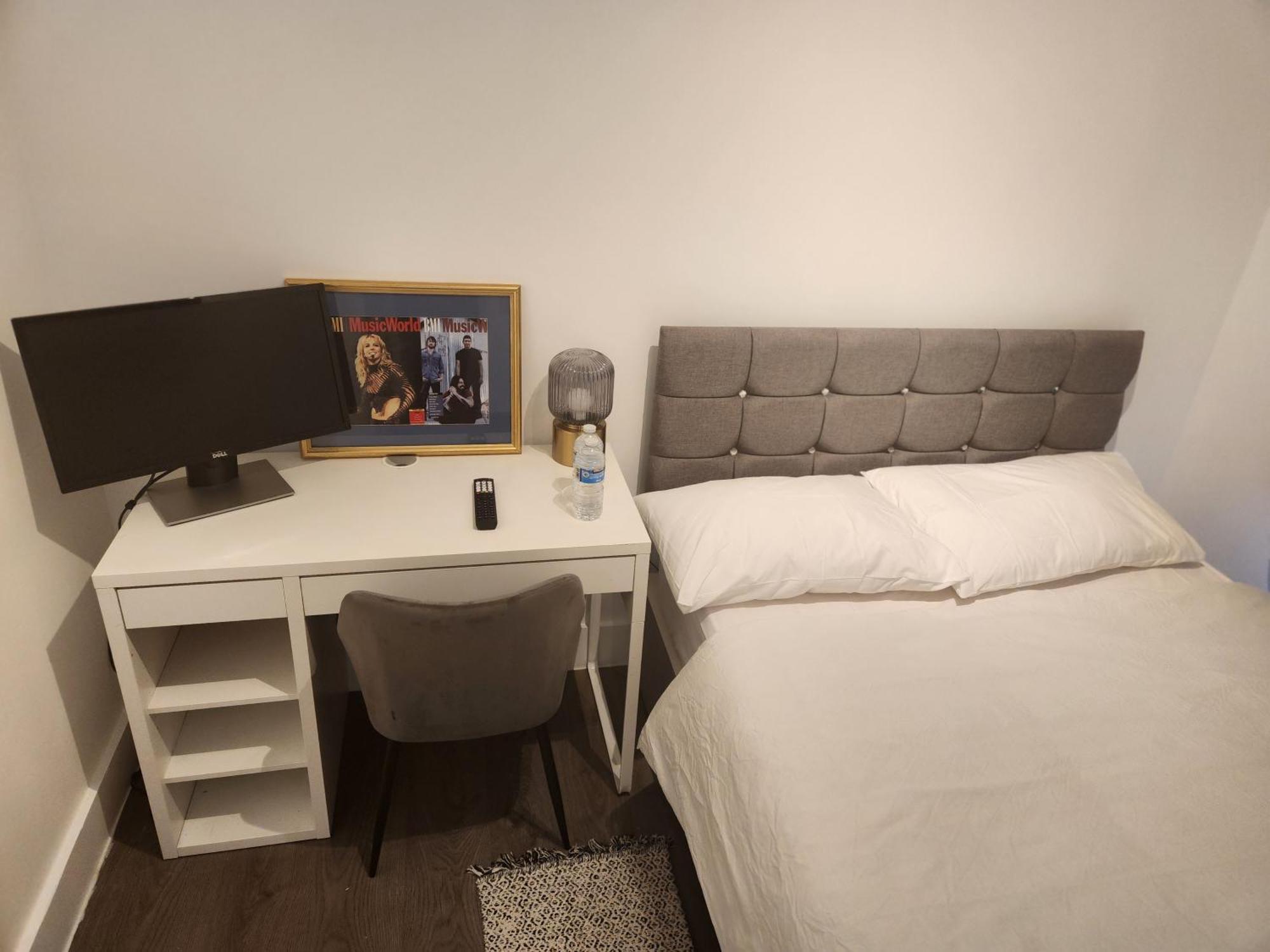 Appartement Flat With Work Station, Monitor, Smart Tv & Netflix