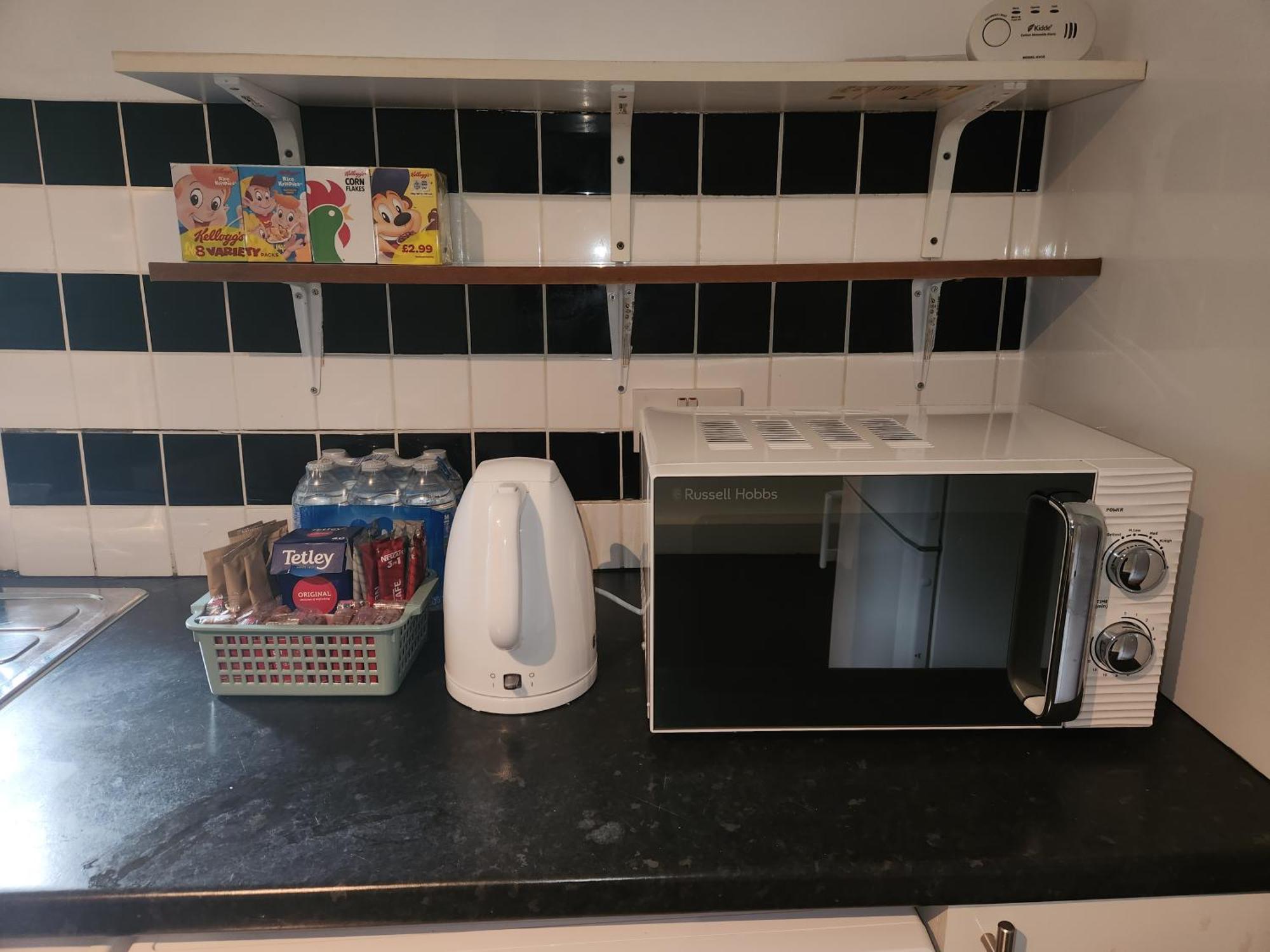 Appartement Flat With Work Station, Monitor, Smart Tv & Netflix *