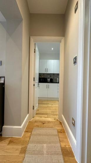 Modern Flat In Apartment London