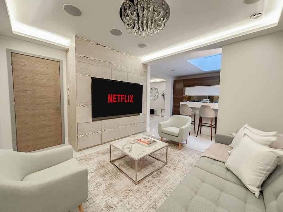 Stylish And Spacious In Prime