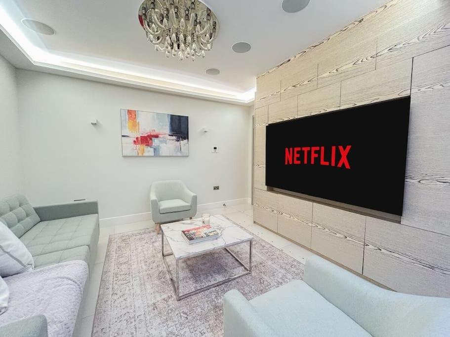 Stylish And Spacious In Prime Apartment London