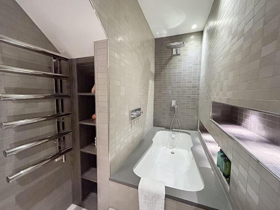 Stylish And Spacious In Prime